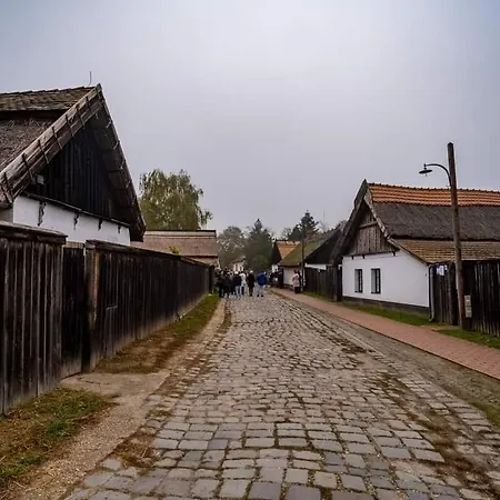 Szazszorszep Vendeghaz 아파트 *