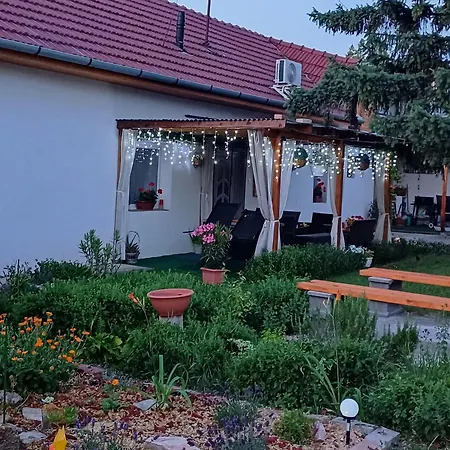 شقة Szazszorszep Vendeghaz